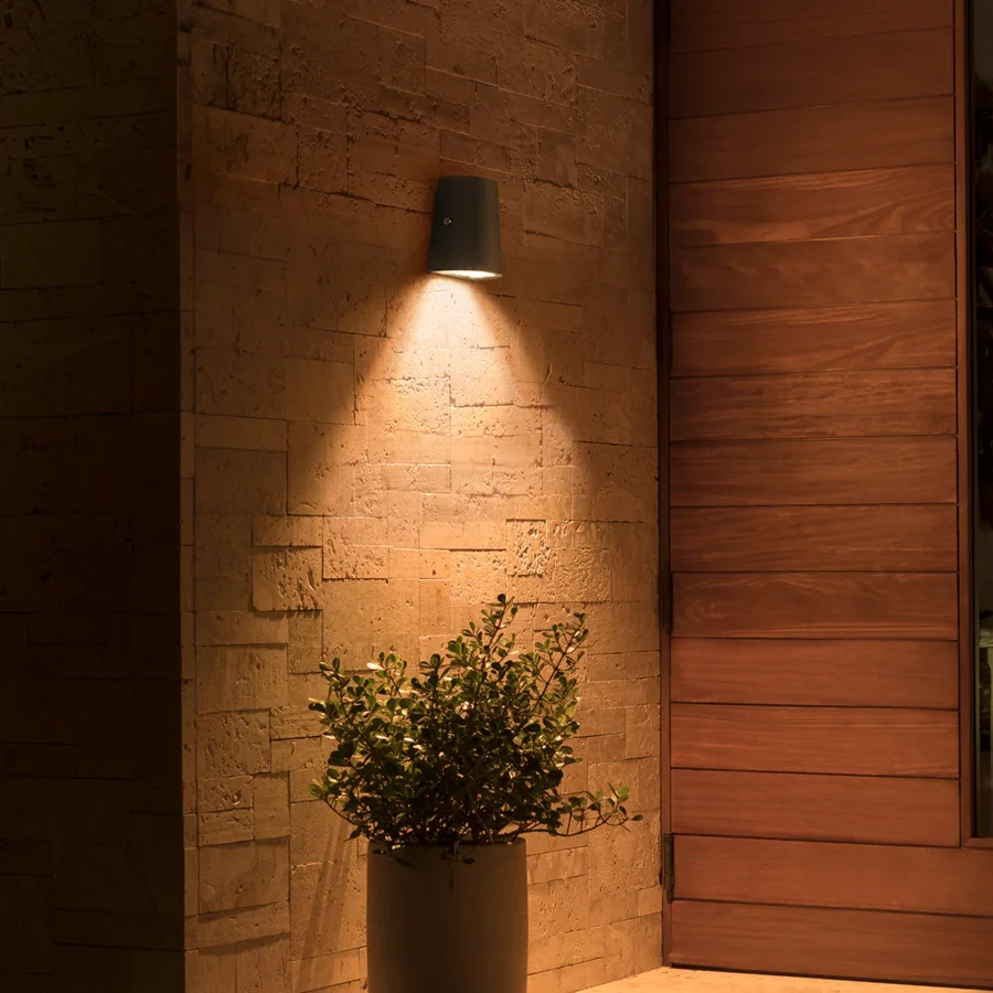 Radiant outdoor wall washer