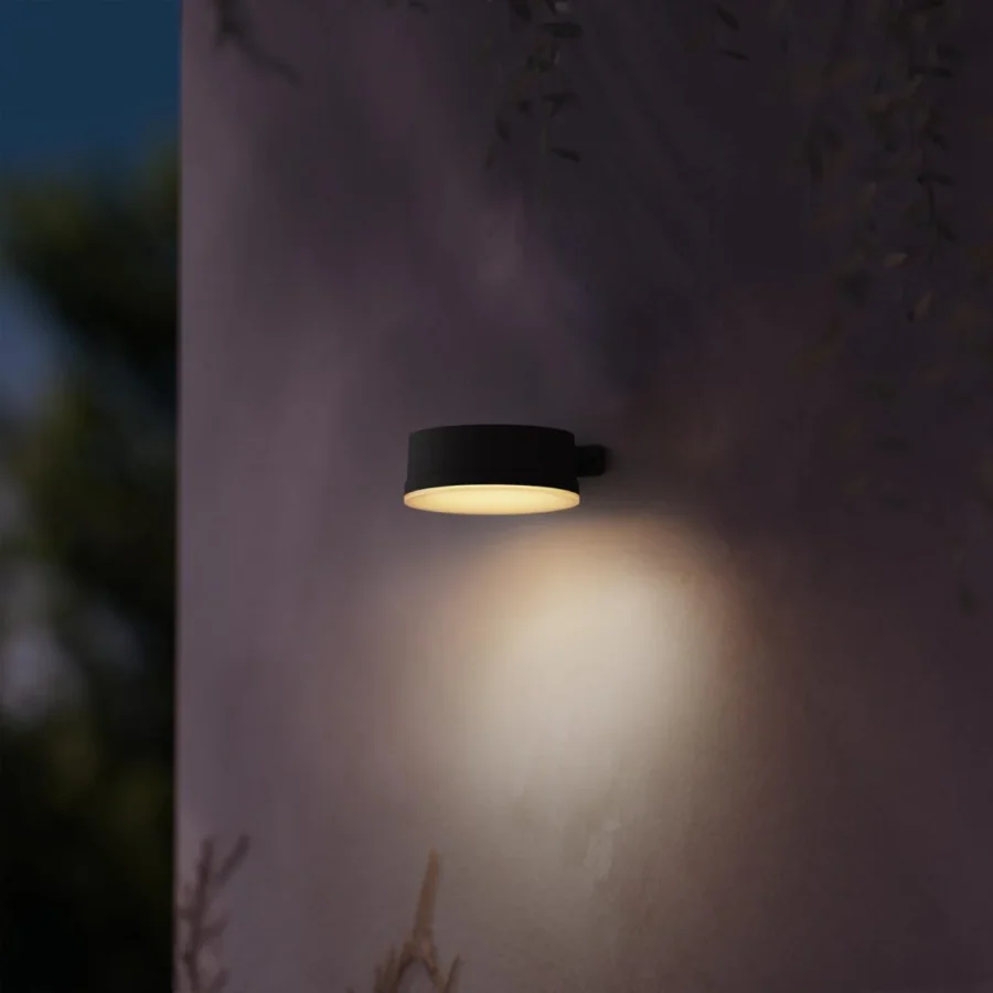 VYNCE Rd Solar Wall Light